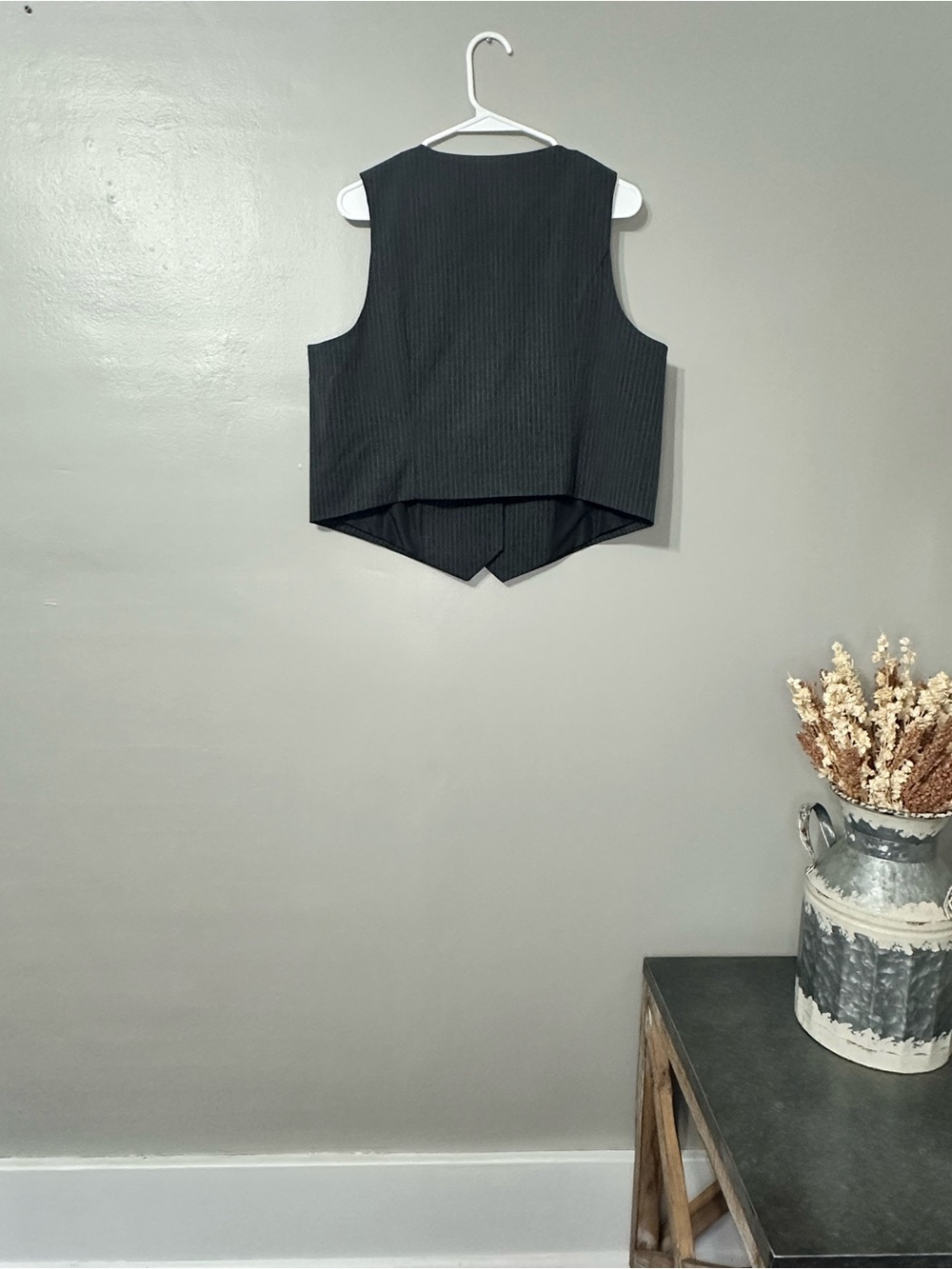 Old Navy Women’s Gray Pinstripe Button-Front Vest NWT Large - Picture 3 of 4